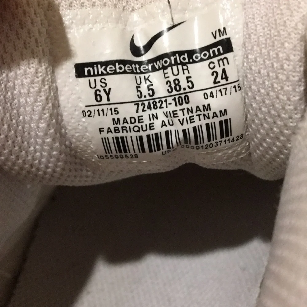 Nike Air Max kids lace up sneakers boys size 6Y